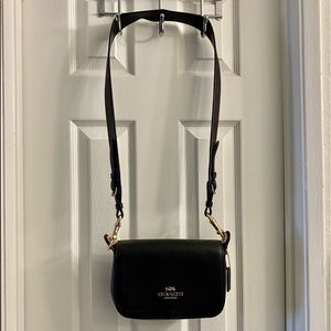Coach crossbody handbag in black leather.